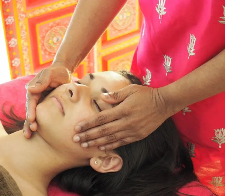massage-ayurverdique-du-visage-marmatherapie-du-visage